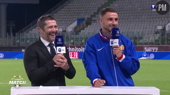 Bixente Lizarazu en fou rire dans "L'Après match" après une bourde de la production