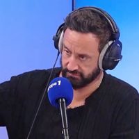 "Mon grand-père était dans la Waffen-SS..." : Europe 1 publie puis supprime de ses réseaux sociaux un témoignage problématique d'un auditeur de Cyril Hanouna