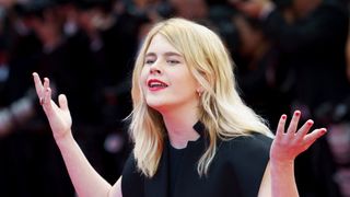 Après ses propos sur Cyril Hanouna, la chanteuse Zaho de Sagazan boycottée par Europe 2 et RFM, radios du groupe Bolloré ?