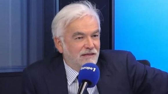 "RTL est obsédée par Europe 1" : Pascal Praud étrille son ancienne station et dézingue sa nouvelle campagne de rentrée