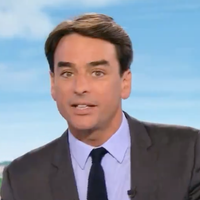 "On salue Dorothée Lachaud qui accueille un joyeux évènement" : Julian Bugier annonce l'absence pour "quelques mois" de la journaliste du "13 Heures" de France 2