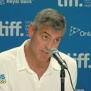 George Clooney agacé face à un journaliste