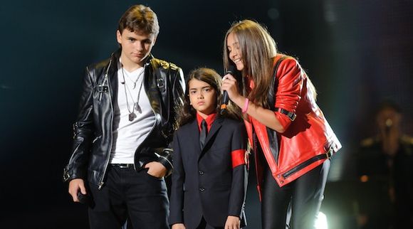 Prince, Blanket et Paris, les enfants de Michael Jackson lors du concert hommage à leur père le 8 octobre 2011