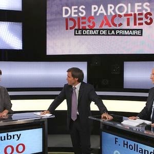 David Pujadas arbitre le débat entre Martine Aubry et François Hollande, le 12 octobre 2011 sur France 2