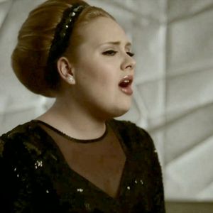 Adele dans le clip de "Rolling in the Deep"