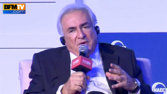 Dominique Strauss-Kahn s'exprime lors d'un forum économique à Pékin, le 19 décembre 2011