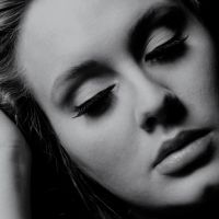 Charts UK : Adele s'offre le plus long numéro un depuis 40 ans