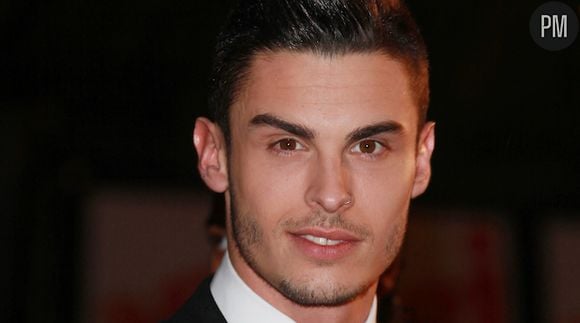 Baptiste Giabiconi sur le tapis rouge des "NRJ Music Awards 2012".