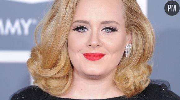 Adele sur le tapis rouge des Grammy Awards 2012