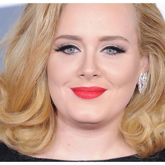Adele sur le tapis rouge des Grammy Awards 2012