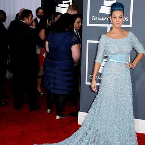 Katy Perry sur le tapis rouge des Grammy Awards 2012