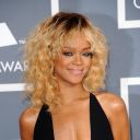 Rihanna sur le tapis rouge des Grammy Awards 2012