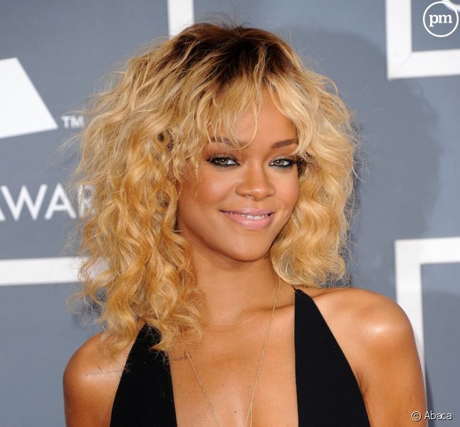 Rihanna sur le tapis rouge des Grammy Awards 2012