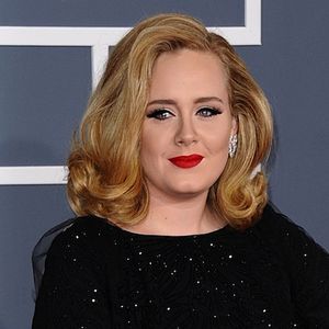 Adele sur le tapis rouge des Grammy Awards 2012