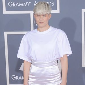 Robyn sur le tapis rouge des Grammy Awards 2012