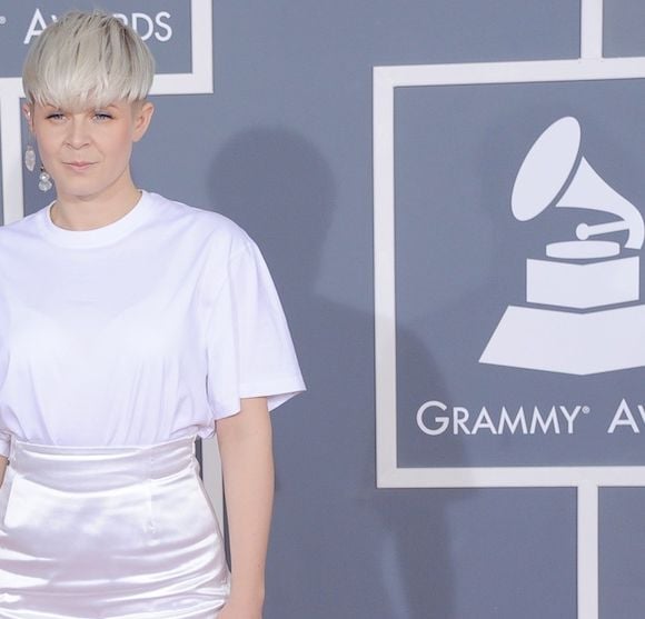 Robyn sur le tapis rouge des Grammy Awards 2012