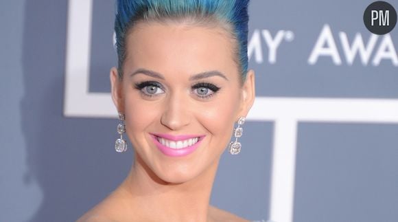 Katy Perry sur le tapis rouge des Grammy Awards 2012