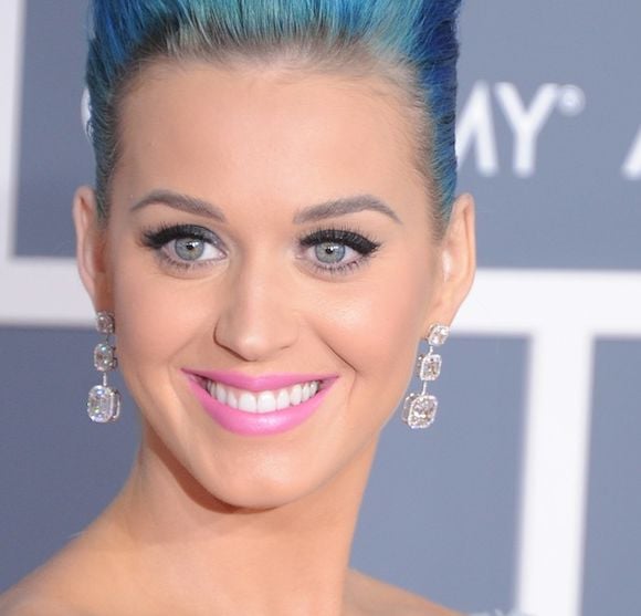 Katy Perry sur le tapis rouge des Grammy Awards 2012