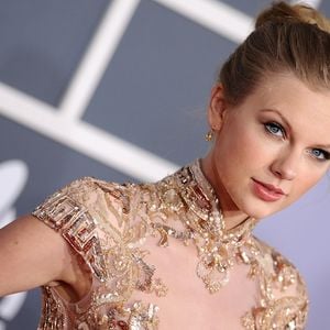 Taylor Swift sur le tapis rouge des Grammy Awards 2012