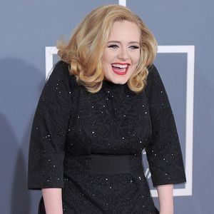 Adele sur le tapis rouge des Grammy Awards 2012