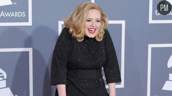 Adele sur le tapis rouge des Grammy Awards 2012