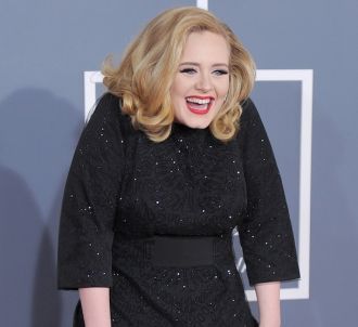 Adele sur le tapis rouge des Grammy Awards 2012