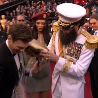 Oscars 2012 : Sacha Baron Cohen est venu déguisé en "Dictator"