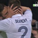 Le baiser d'Olivier Giroud à Mathieu Debuchy, le 29 février 2012.