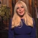 Lindsay Lohan se moque de sa réputation et de son passé dans "Saturday Night Live"