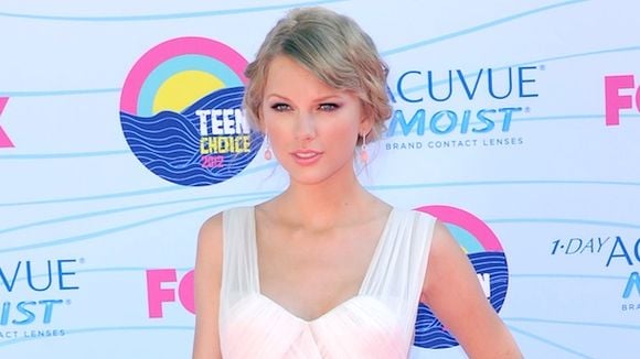 Charts US : Taylor Swift reste en tête malgré une nette chute de ventes