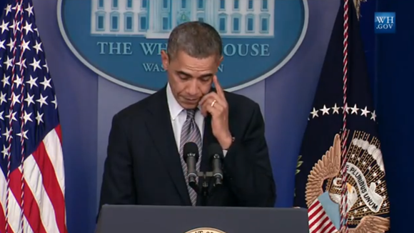 Barack Obama verse une larme après la tuerie de Newtown.