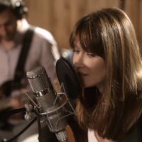 Carla Bruni fait son retour musical avec "Chez Keith et Anita"