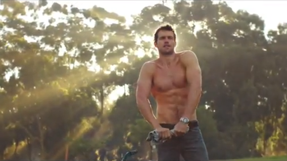 Pour ses 30 ans, Cola Cola Light s'offre une pub torride !