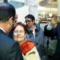 Une dame à François Hollande : "Ne vous mariez pas avec Valérie, on ne l'aime pas !"