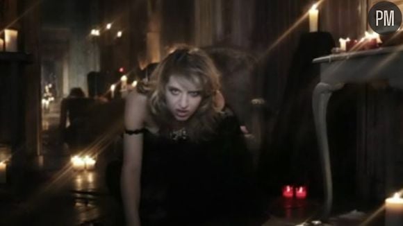 Amandine Bourgeois dans le clip de "L'enfer et moi"