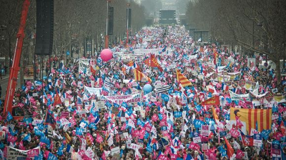 Manif pour tous : Les médias dénoncent la violence des manifestants et des forces de l'ordre