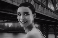 Rooney MAra dans une publicité Calvin Klein rélaisé par David Fincher