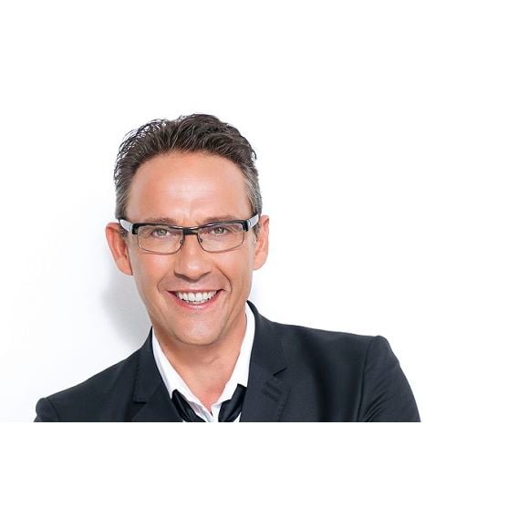 Julien Courbet défend Sophia Aram et tacle France 2