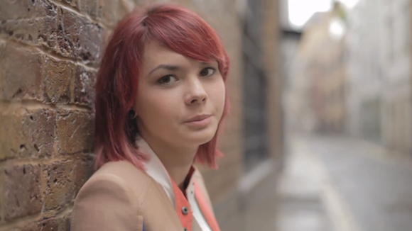 Clip : Sophie-Tith ("Nouvelle Star") en plein Londres pour "Lalalove You"