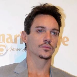 Jonathan Rhys-Meyers se dit "un peu horrifié" de la longévité des "Tudors"