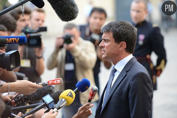 Manuel Valls face à la presse