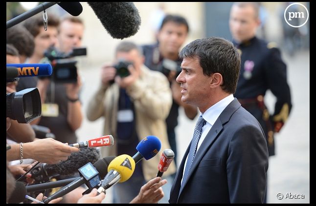 Manuel Valls face à la presse