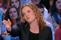 NKM et ses cheveux.