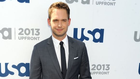 Patrick J. Adams ("Suits") rejoint Zoe Saldana dans le remake de "Rosemary's Baby"