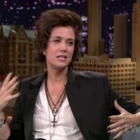 "The Tonight Show" : Kristen Wiig déguisée en Harry Styles de One Direction (VOST)