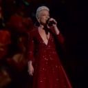 Pink chante "Over the Rainbow" aux Oscars 2014