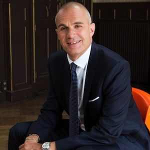 Laurent Weil agacé par les réseaux sociaux à Cannes