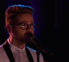 Josh Kaufman en duo avec Robin Thicke lors de la finale de "The Voice" US saison 6