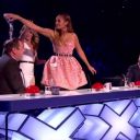 Alesha Dixon vide son verre d'eau sur David Walliams dans "Britain's Got Talent"