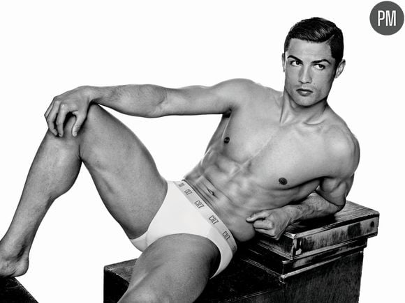 Cristiano Ronaldo pose pour ses sous-vêtements CR7